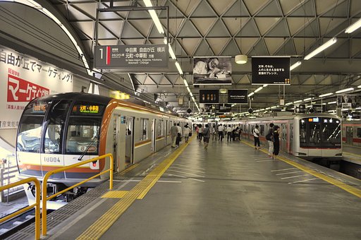 東急東横線渋谷駅の風景
