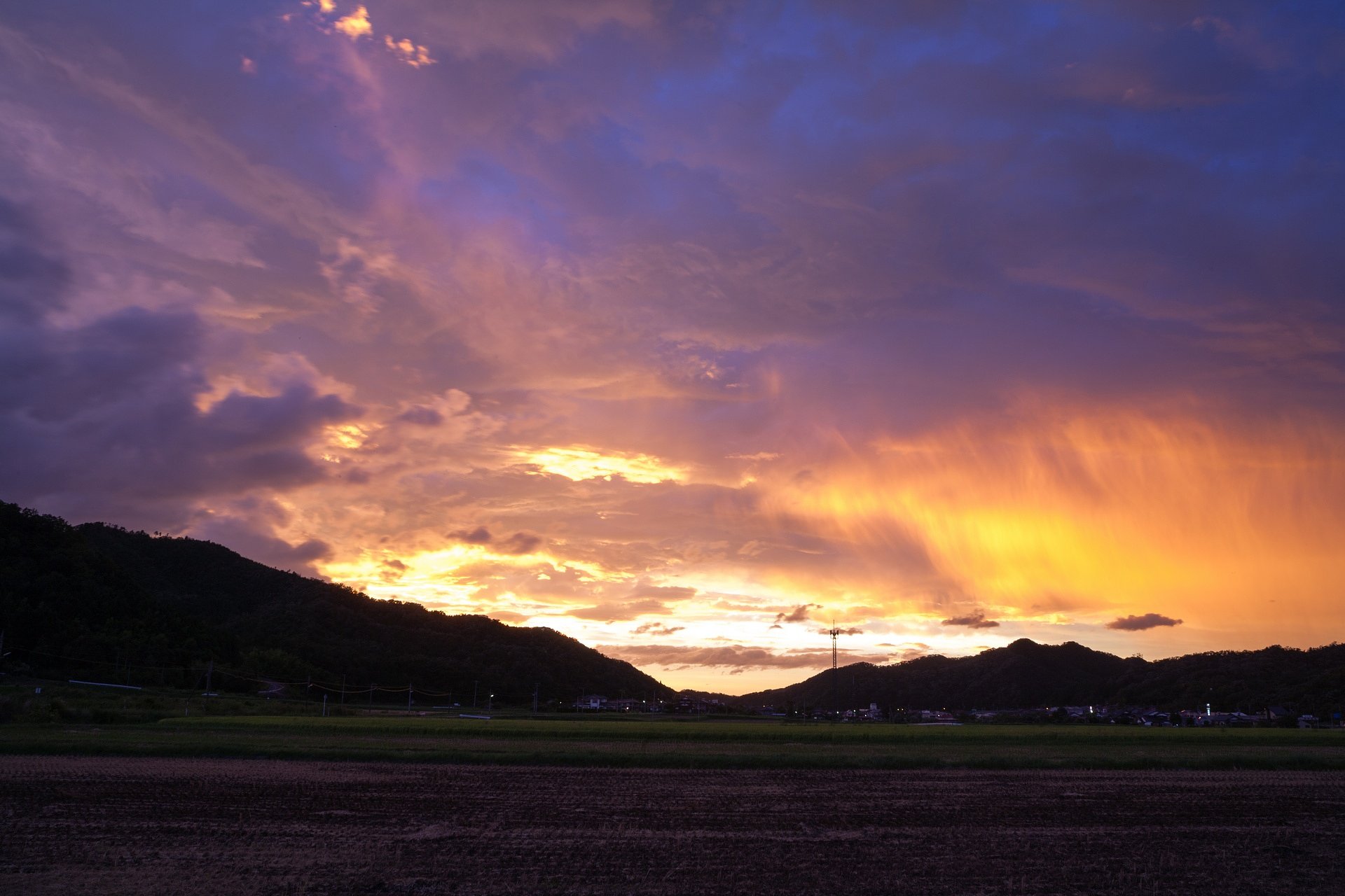 素晴らしい夕焼けに・・。