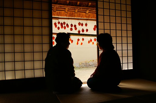 秋の陽に