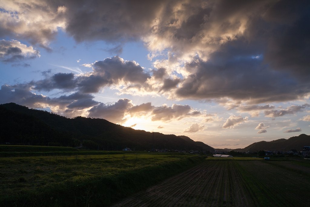 激しい模様の日の入り。