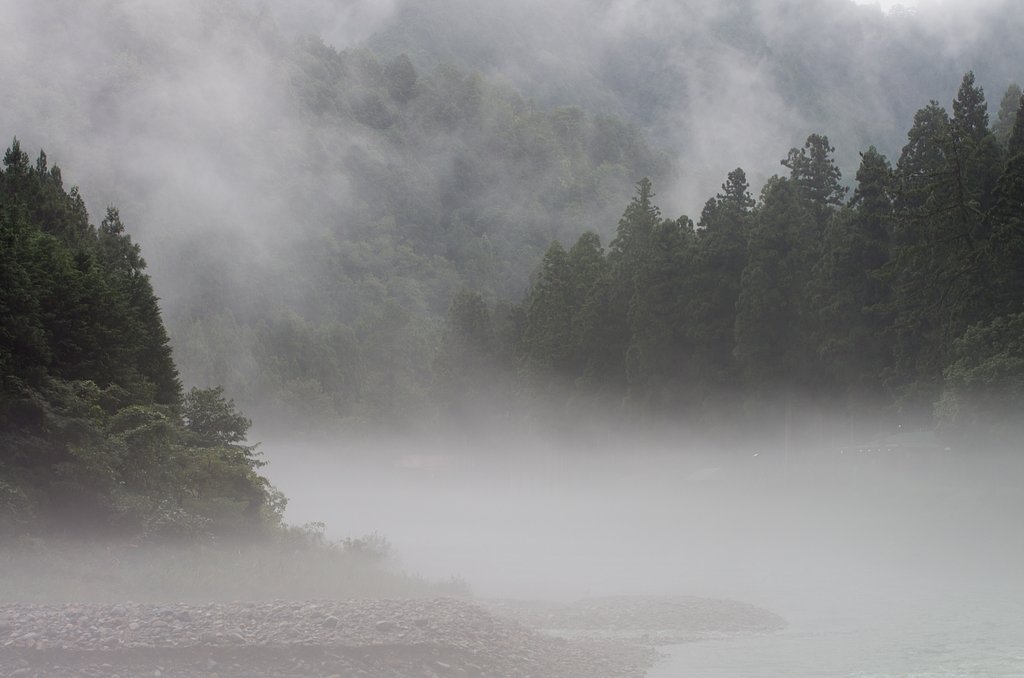 川霧沸く・１