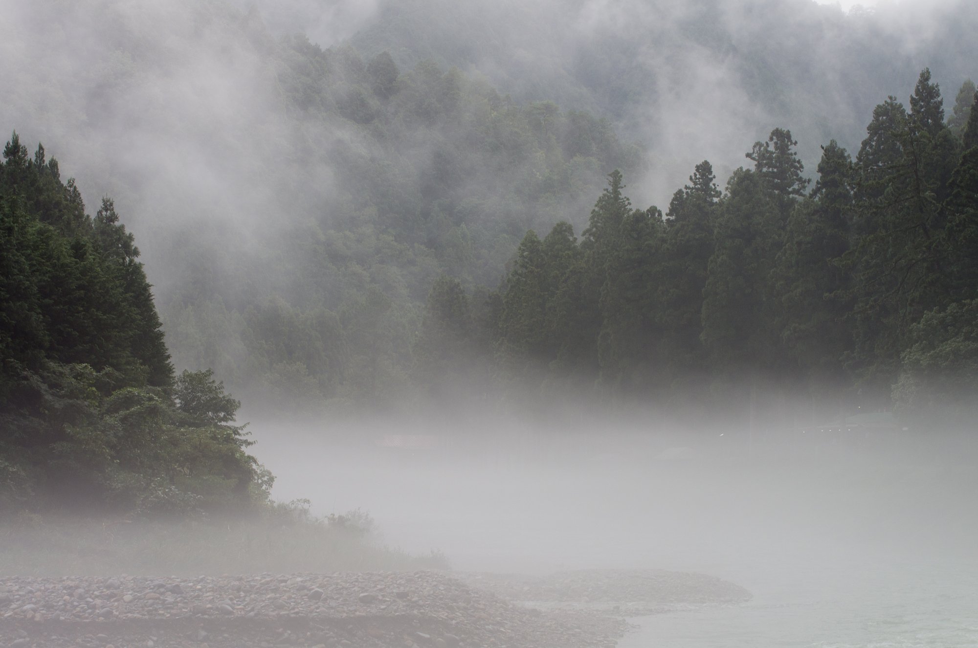川霧沸く・１