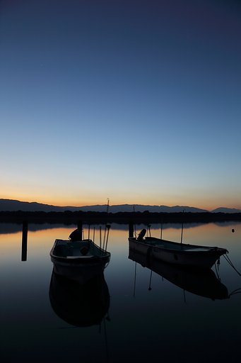 夕暮れの船溜まり