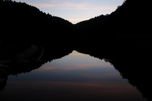 伊自良湖夕照