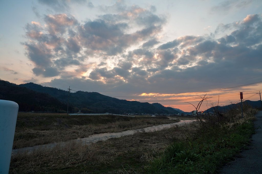 雲の多い夕焼け。