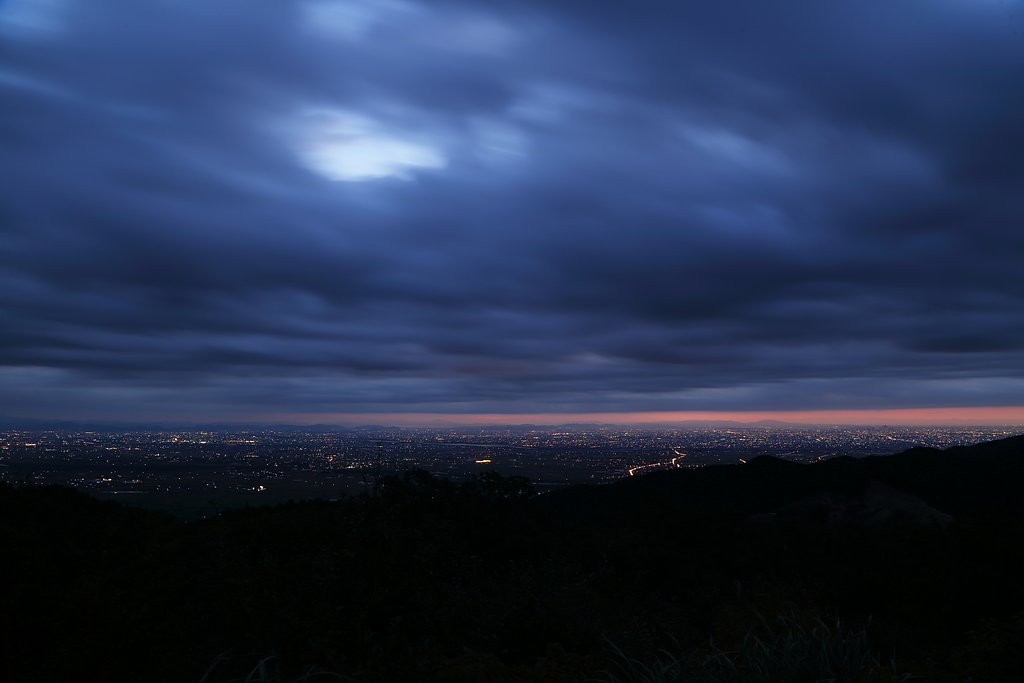 夜と朝の間