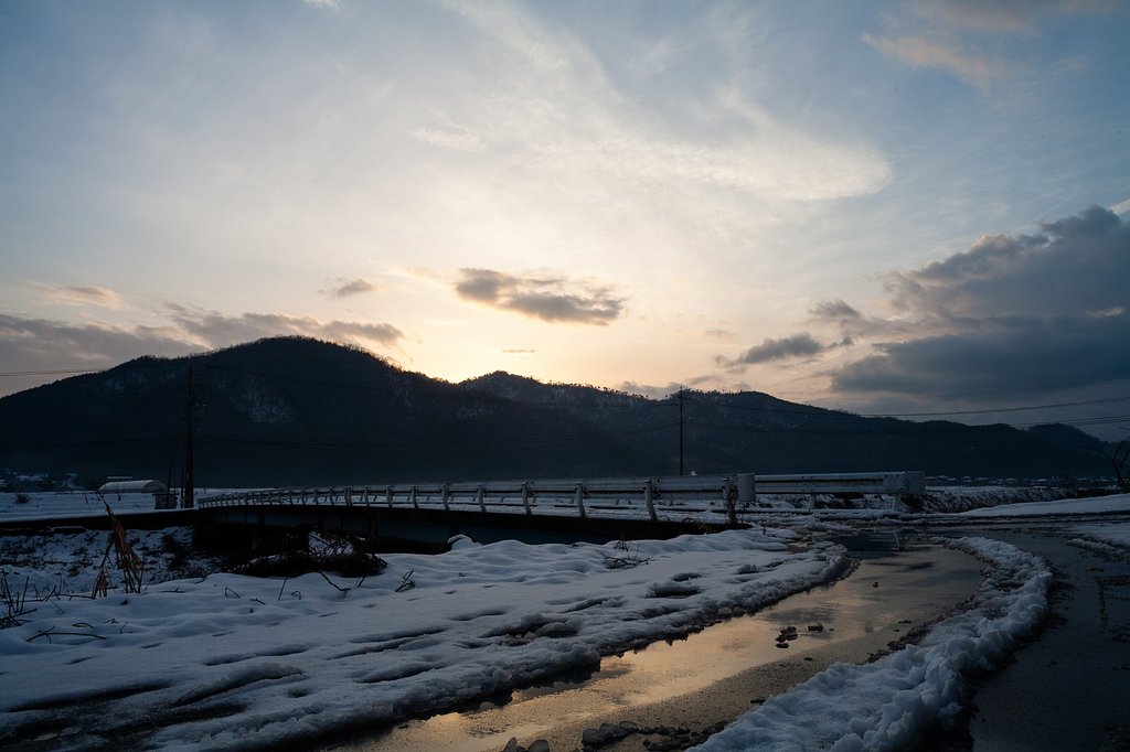 雪も止み夕焼けに・・。