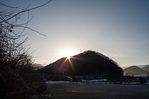 快晴の朝日の出。