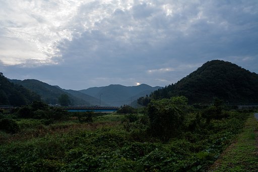 雲の多い朝・・。