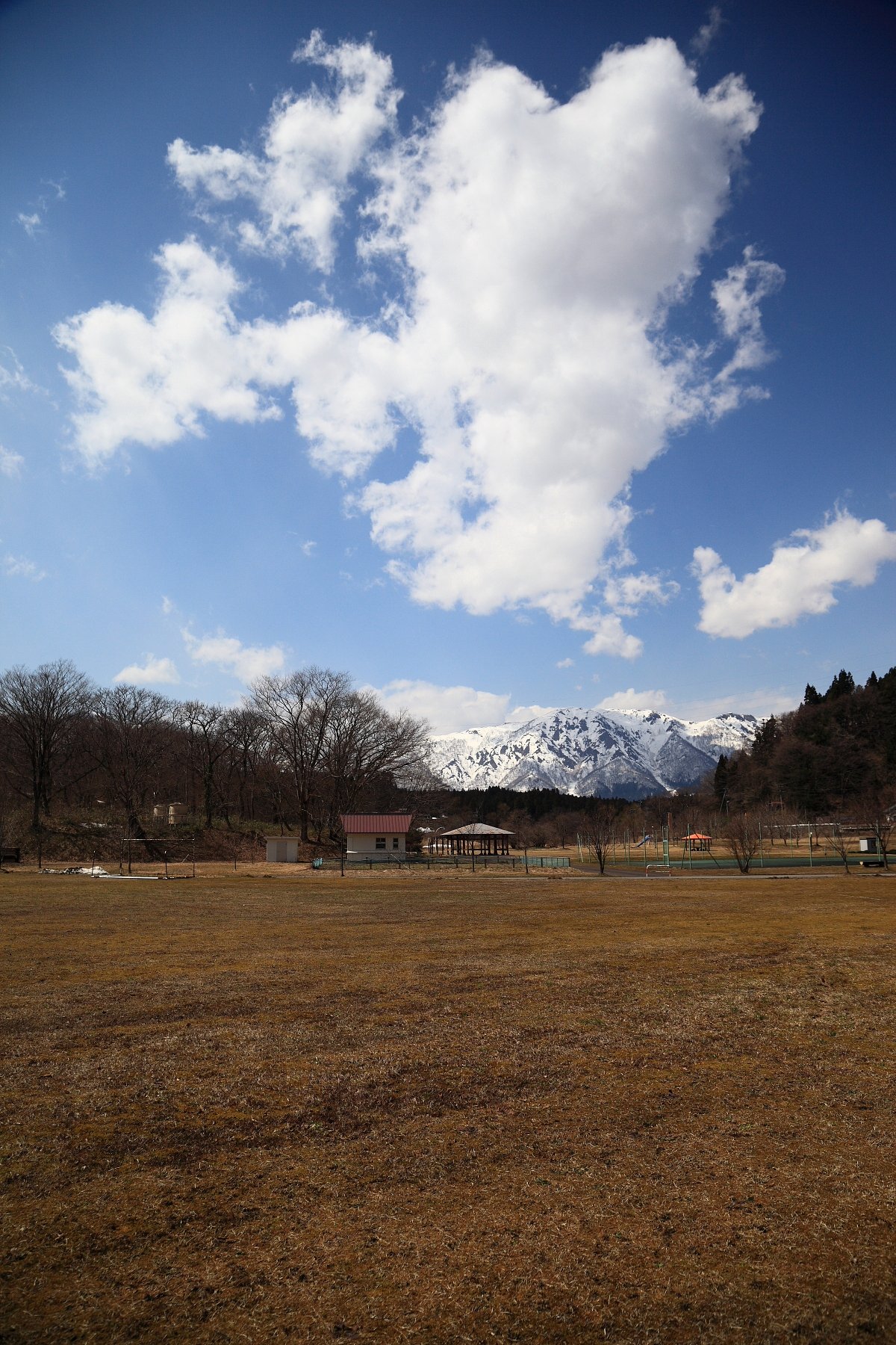 鳴子鬼首温泉郷荒雄公園の空４月