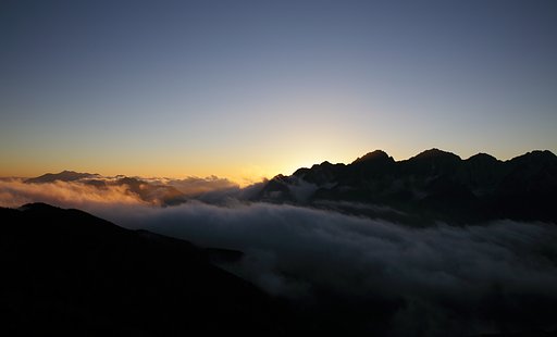 穂高の秋の陽・暮れて