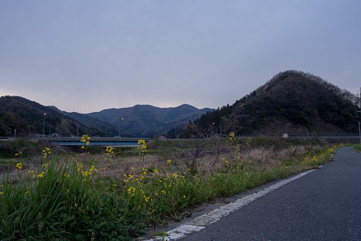 暗い曇り空。