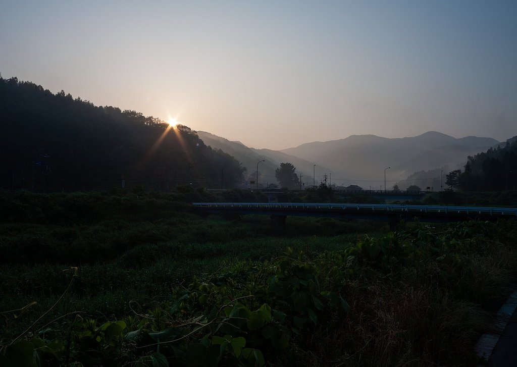 晴れた朝日の出。