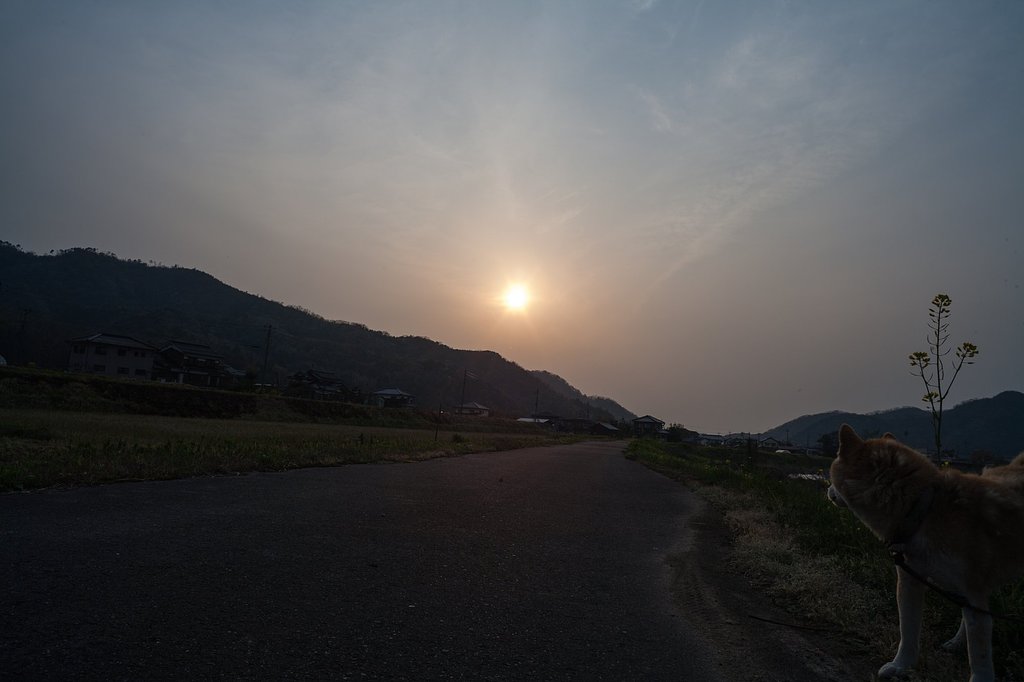 雲の多い夕暮れに。