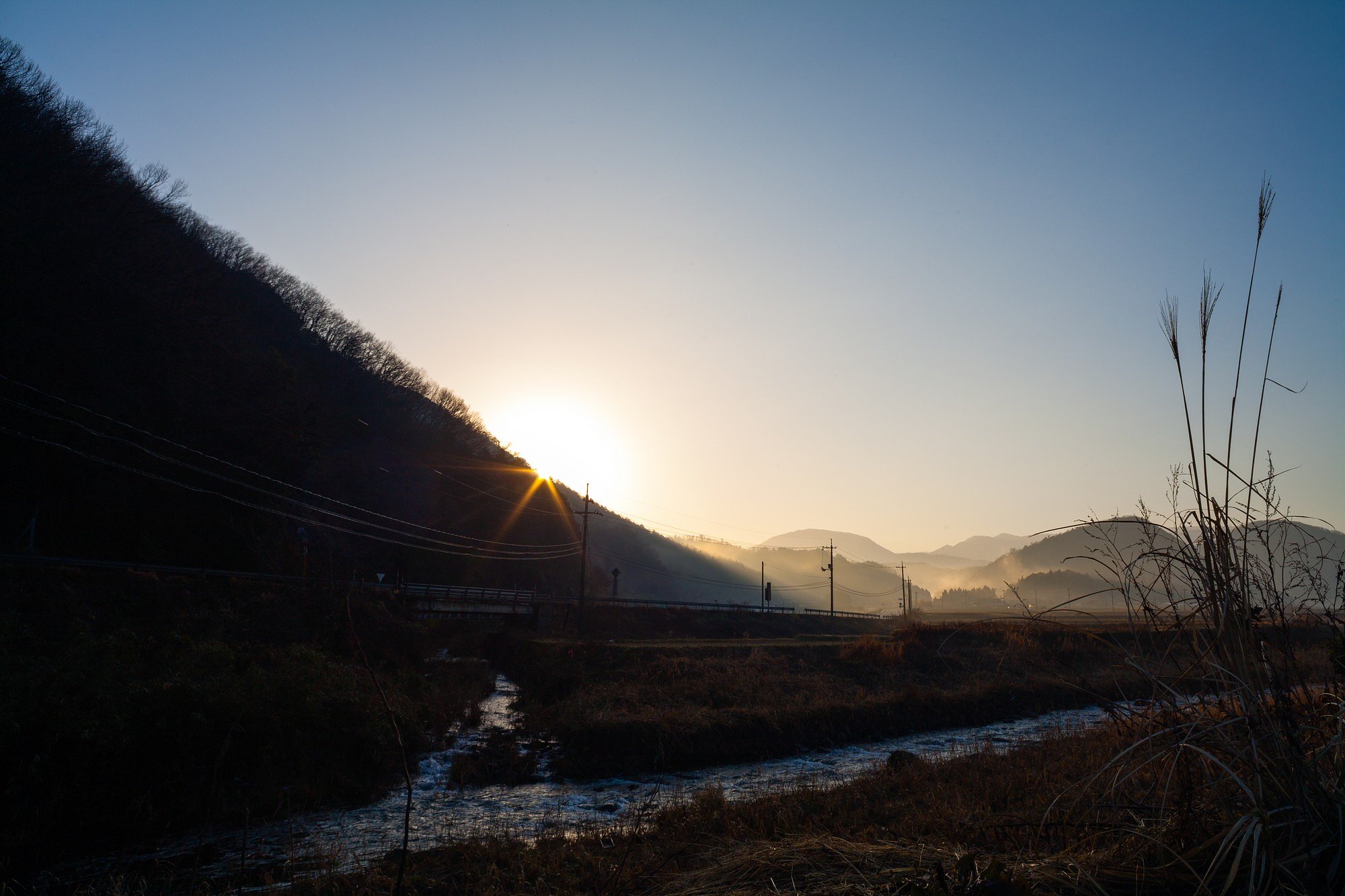 快晴の朝日の出。