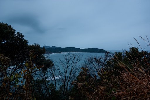 雨降りの日本海。
