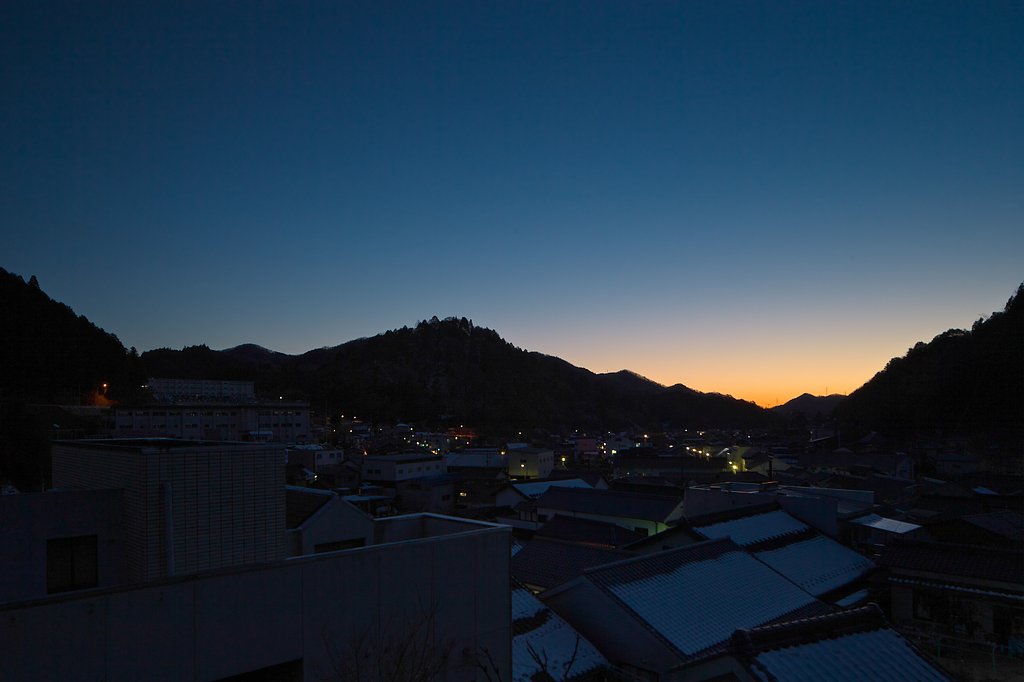 残雪の足助町並み