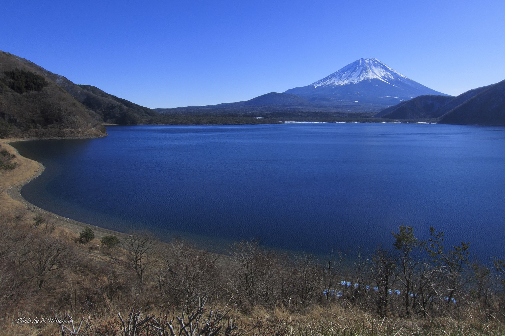年末の本栖湖