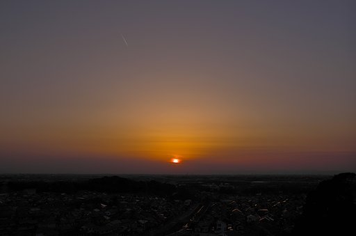 春霞の波