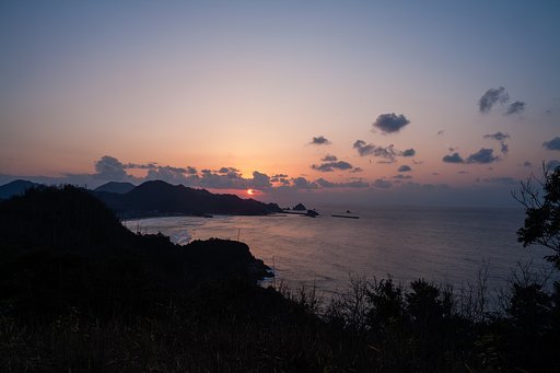 日本海への日の入り。
