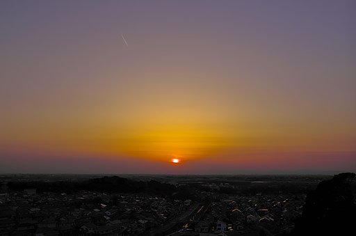 春霞の波