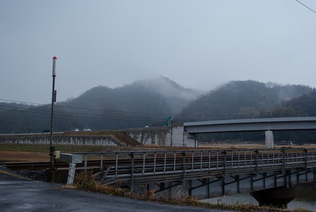 踏み切り向うのバイパス工事・・。