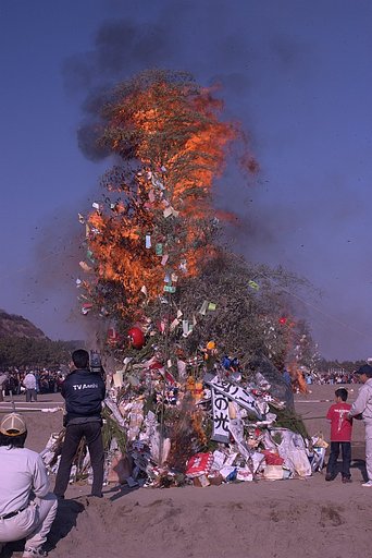 横浜金沢区の「どんど焼き」