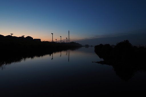 梅雨の晴れ間の夜明け