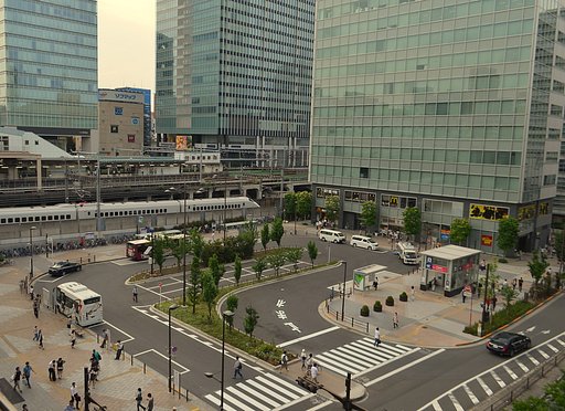 秋原駅前ロータリー