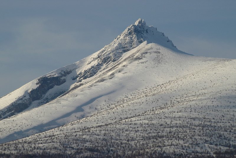 岩壁険しく