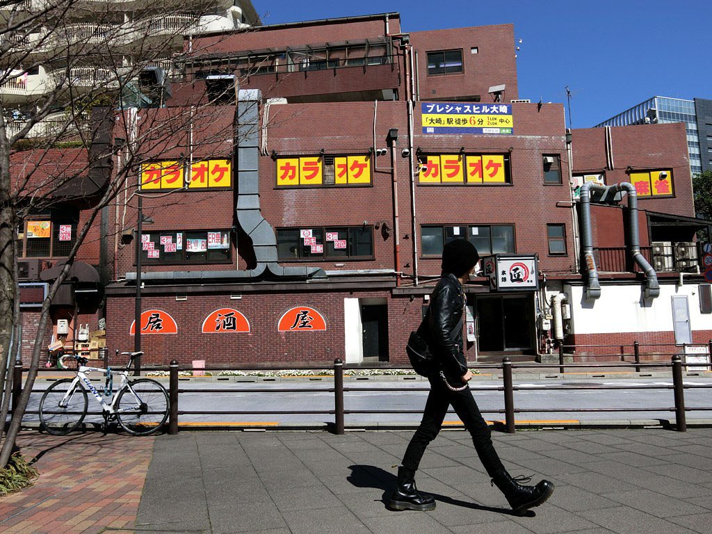 脚の長い青年