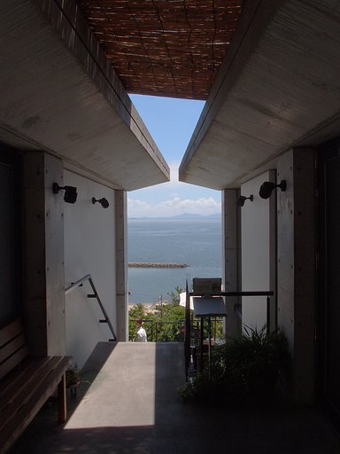 Sea side cafe