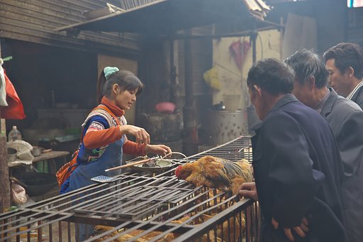 少数民族のある市場にて