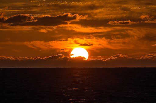 水平線に沈む