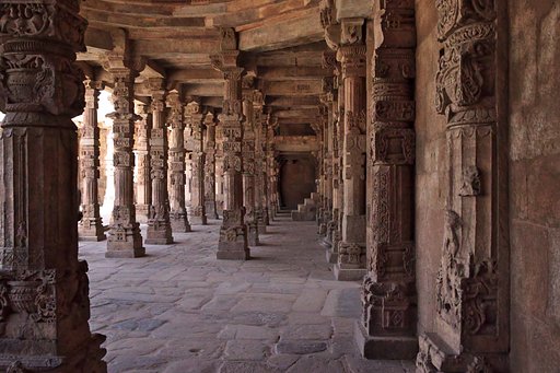 クトゥブ・ミナールの建造物群