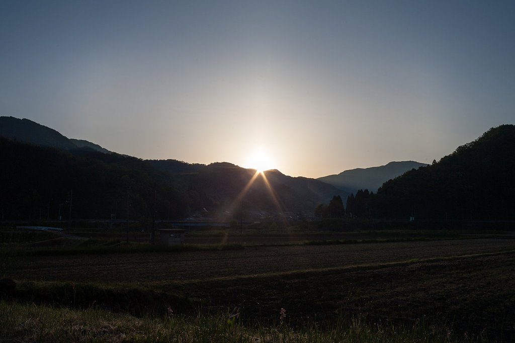 快晴の朝日の出。
