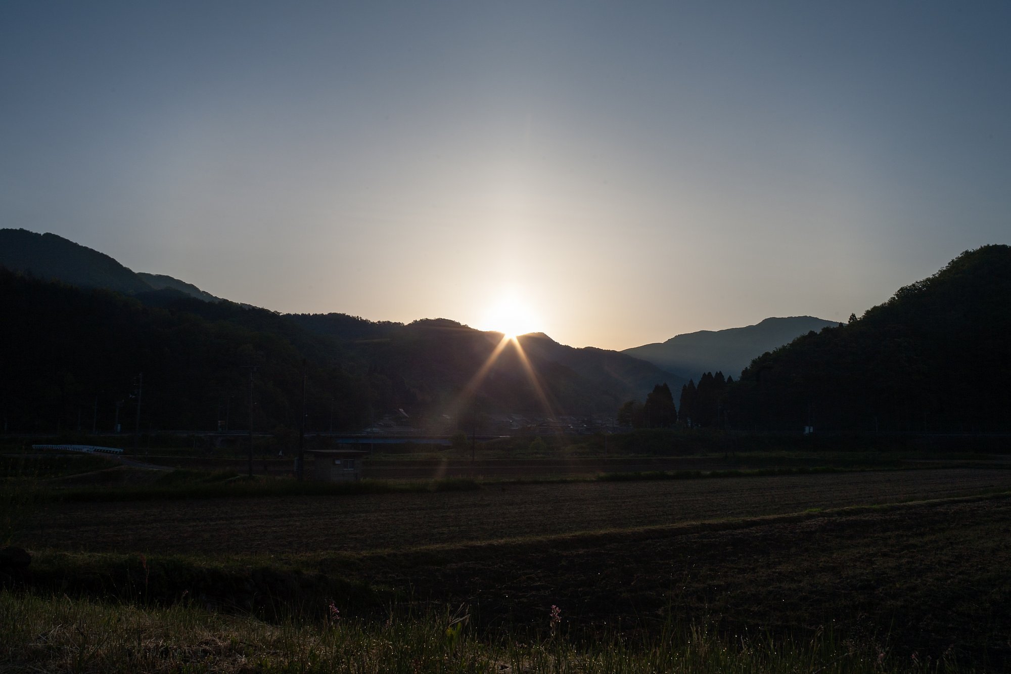 快晴の朝日の出。