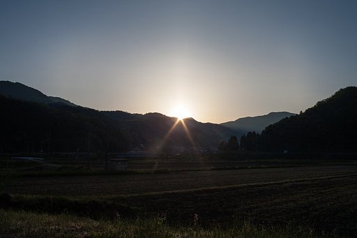 快晴の朝日の出。
