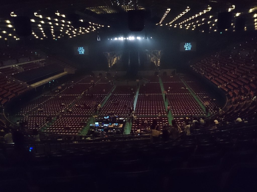 大阪城ホール内　開演前