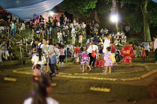 夜の土俵で・・・