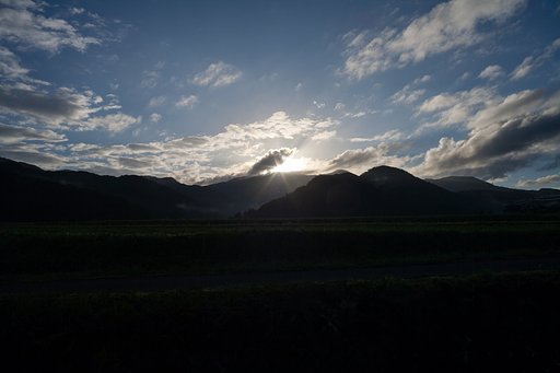 今日も晴れたり曇ったり・・。