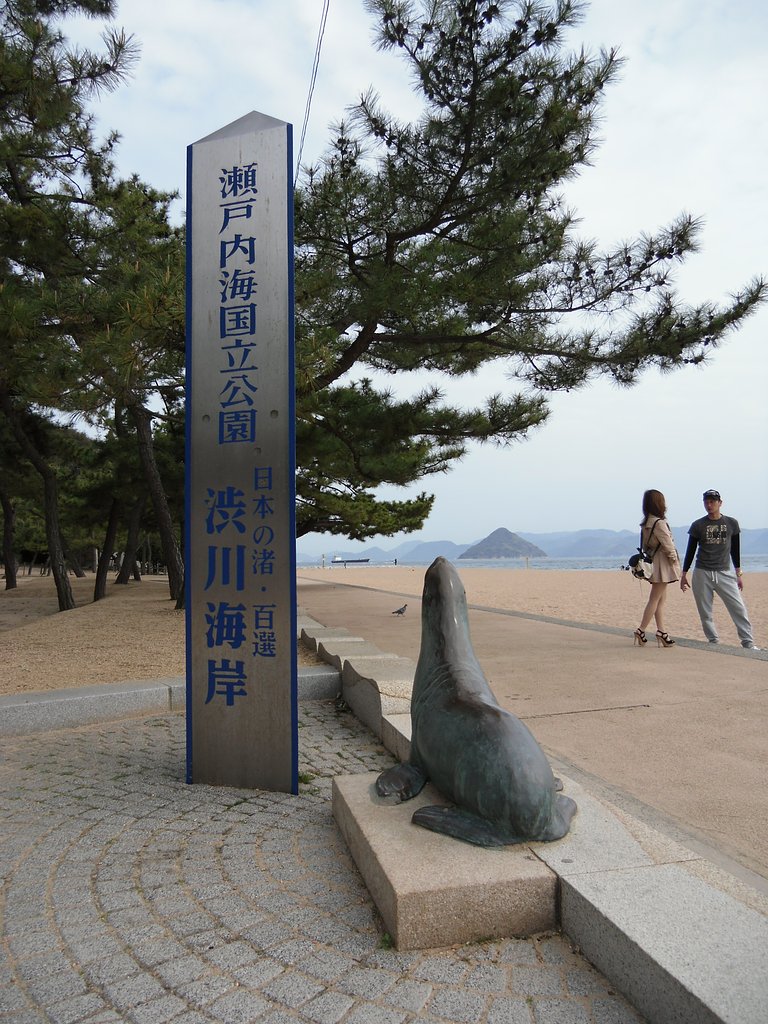 海水浴場　晩春の日曜日