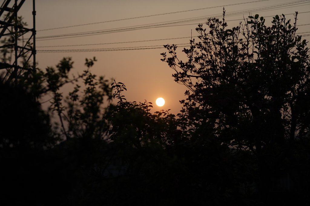 春霞の夕暮れ