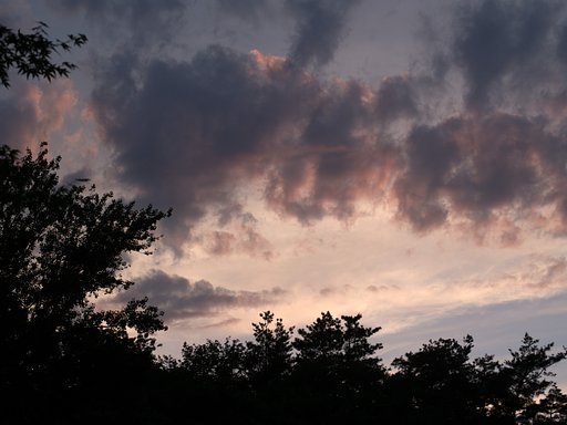 まぶたを腫らした雲