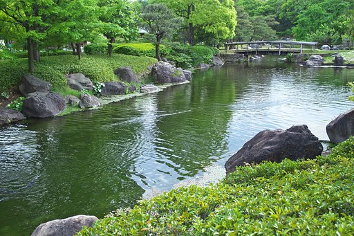 白鳥庭園