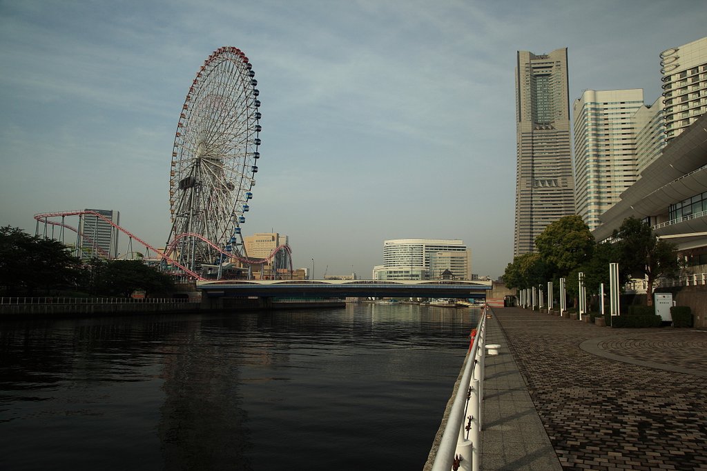早朝のみなとみらい