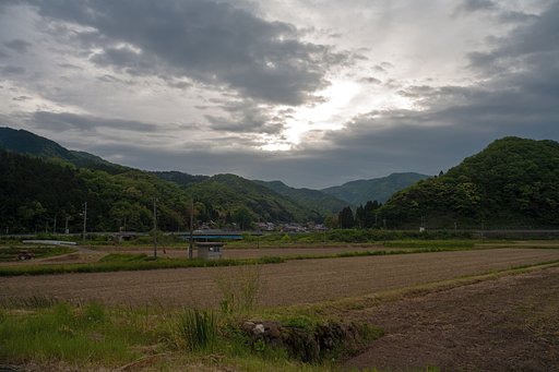 曇り強風や雨。