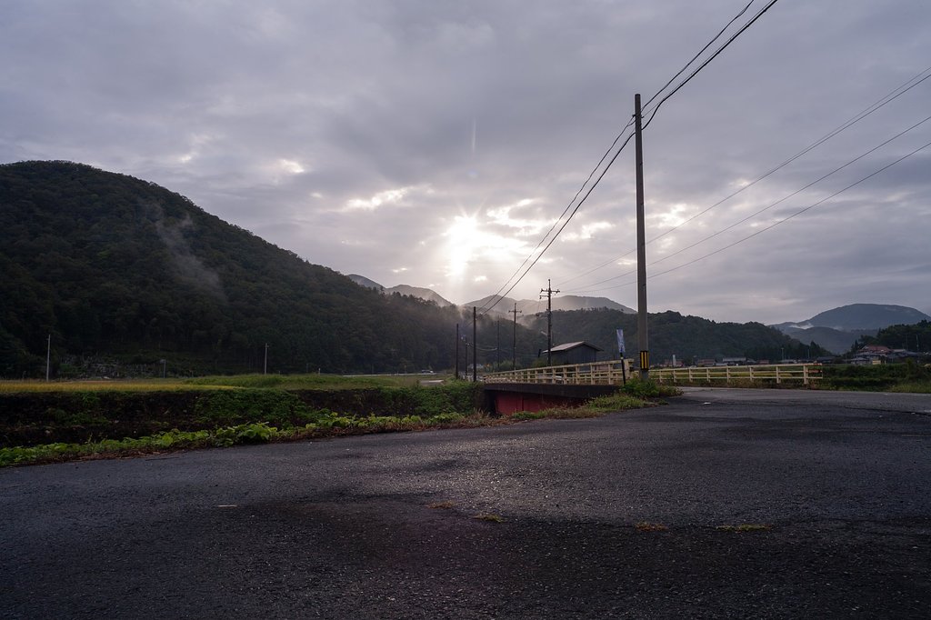 少し遅い朝日・・。