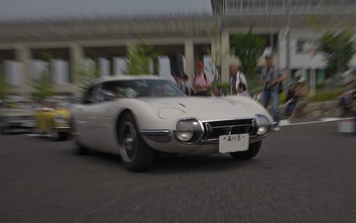 ボンド・カーが迫る