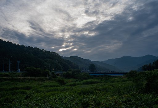 複雑な曇り空・・。